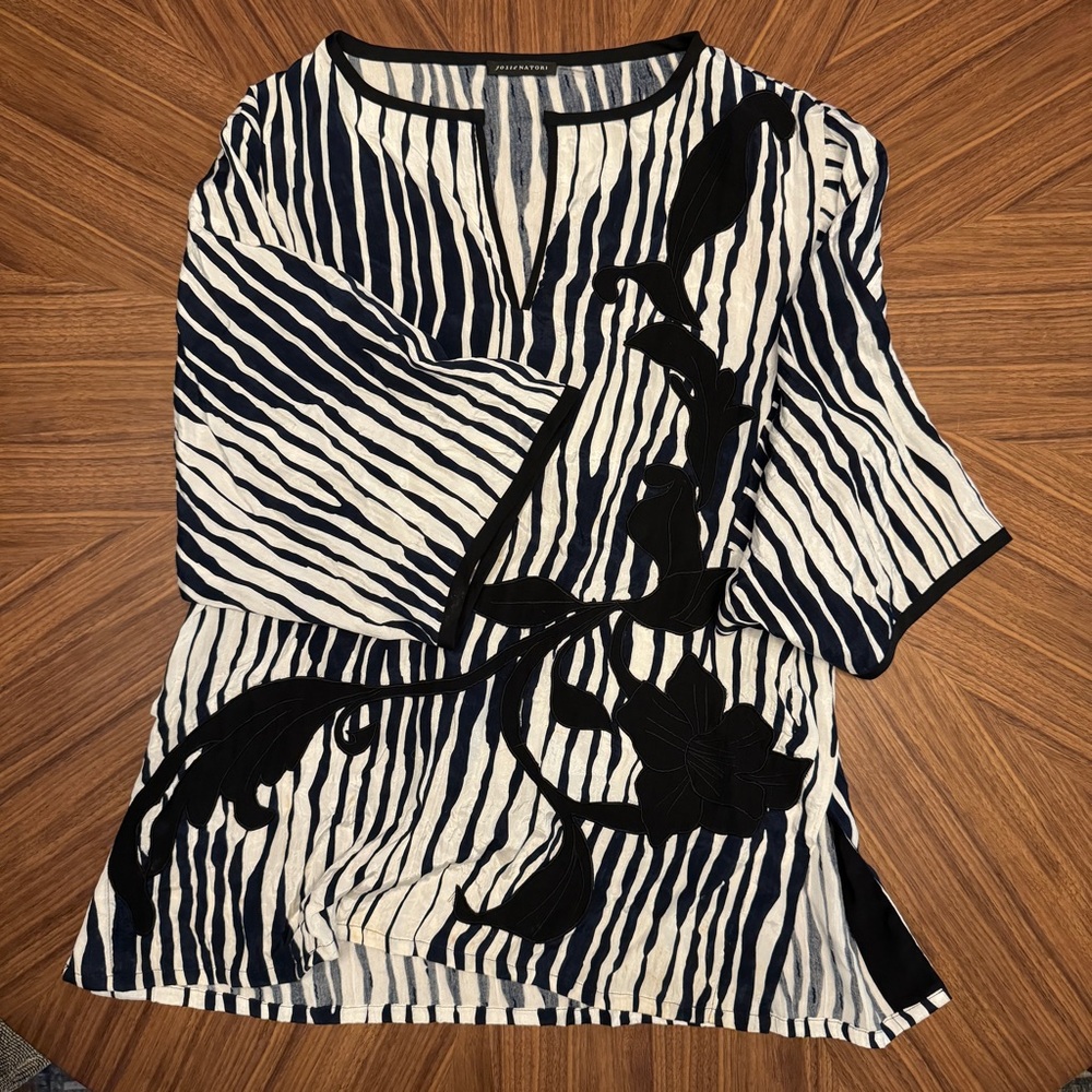 Josie Natori silk/cotton tunic. Navy & White. Size medium.